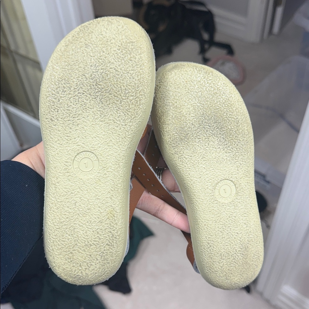 Saltwater Girls Shoes, Size 1 - Picture 2 of 3